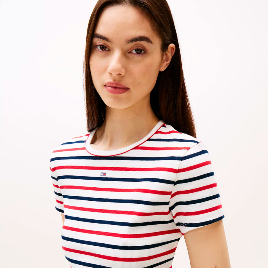 camiseta-justa-com-gola-redonda camiseta-justa-com-gola-redonda
