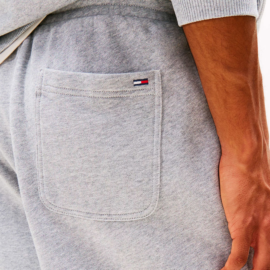 loose-fitting-tracksuit-shorts loose-fitting-tracksuit-shorts