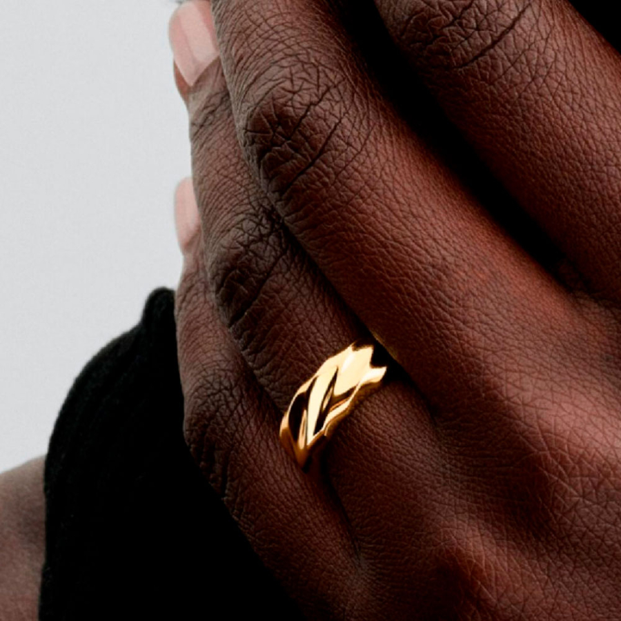 wide-wavy-band-ring-163886c00 wide-wavy-band-ring-163886c00