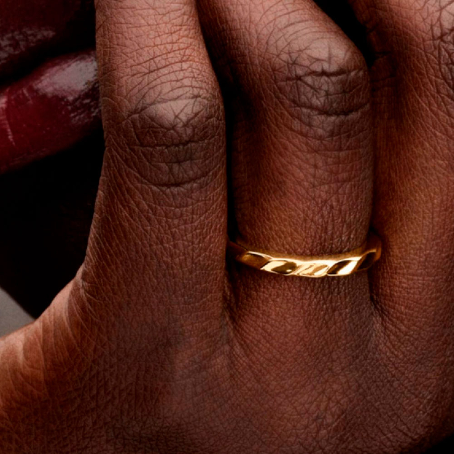 wavy-band-ring-163885c00 wavy-band-ring-163885c00