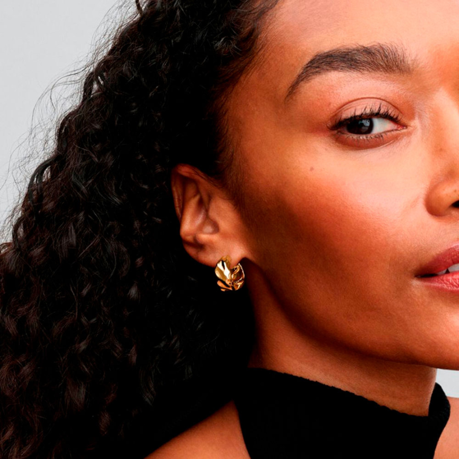 wavy-hoop-earrings-263874c00 wavy-hoop-earrings-263874c00