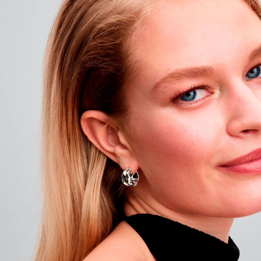 small-wavy-hoop-earrings-293874c00 small-wavy-hoop-earrings-293874c00