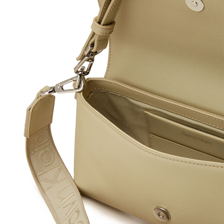 ck-bolso-k60k612805-leb-must-conv-shlder-bagcaviar-eucalyptus ck-bolso-k60k612805-leb-must-conv-shlder-bagcaviar-eucalyptus