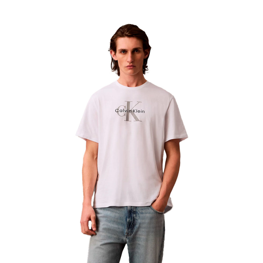 t-shirt-mit-monogramm-logo t-shirt-mit-monogramm-logo