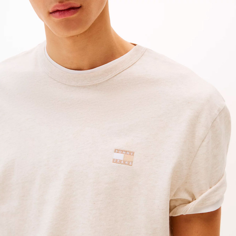 camiseta-con-parche-tonal-de-la-marca camiseta-con-parche-tonal-de-la-marca