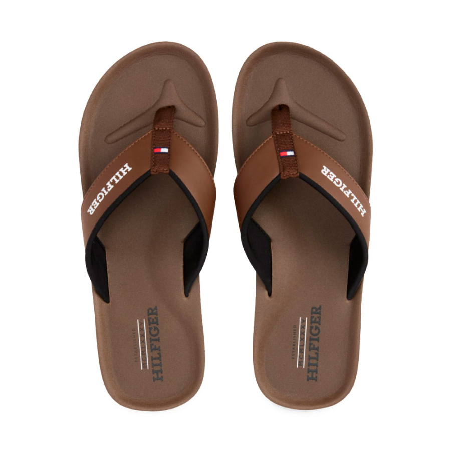 chanclas-con-tiras-acolchadas-e-inscripcion chanclas-con-tiras-acolchadas-e-inscripcion