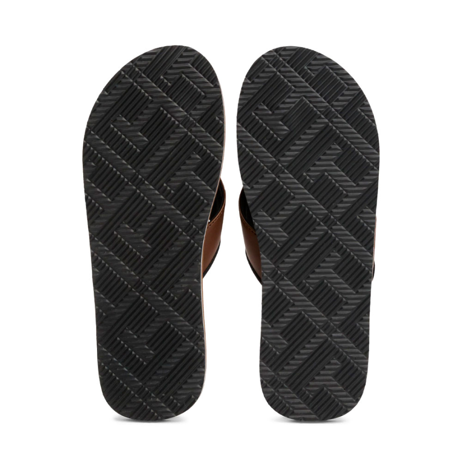 flip-flops-mit-gepolsterten-riemen-und-aufschrift flip-flops-mit-gepolsterten-riemen-und-aufschrift