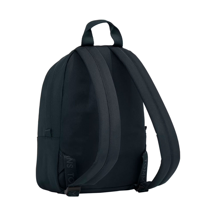 essential-rucksack-mit-logo-patch essential-rucksack-mit-logo-patch