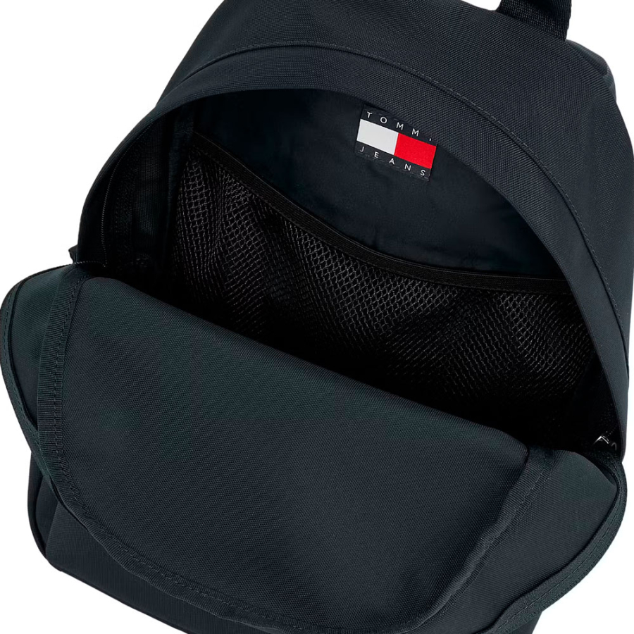mochila-essential-con-parche-del-logo mochila-essential-con-parche-del-logo