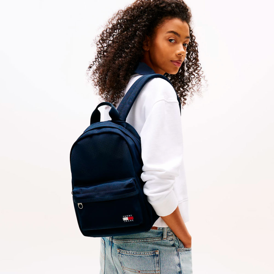 essential-rucksack-mit-logo-patch essential-rucksack-mit-logo-patch
