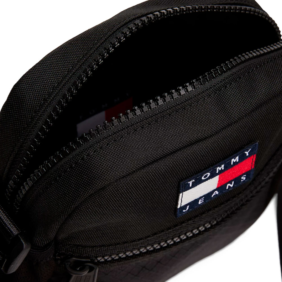 bolsa-reporter-com-alca-de-ombro-e-logo bolsa-reporter-com-alca-de-ombro-e-logo