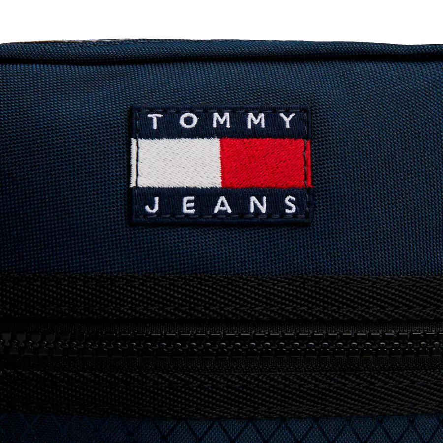 bolsa-reporter-com-alca-de-ombro-e-logo bolsa-reporter-com-alca-de-ombro-e-logo