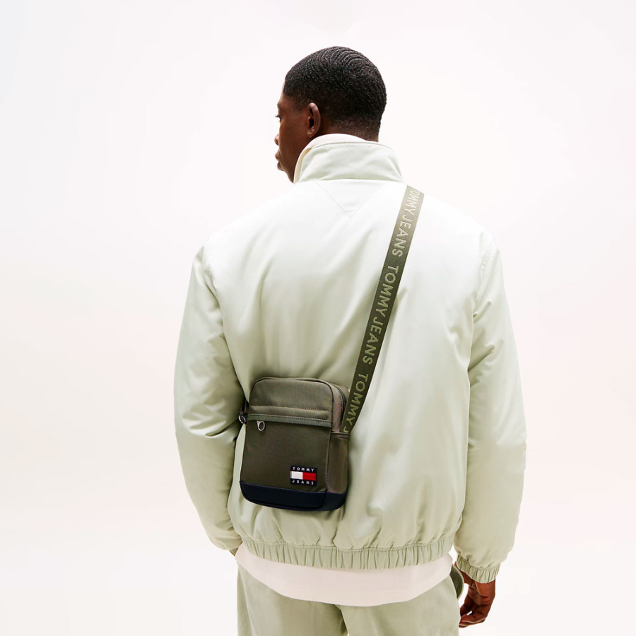 essential-daily-crossbody-bag essential-daily-crossbody-bag