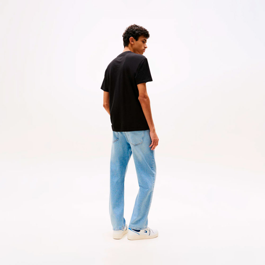 camiseta-con-logo-distintivo camiseta-con-logo-distintivo