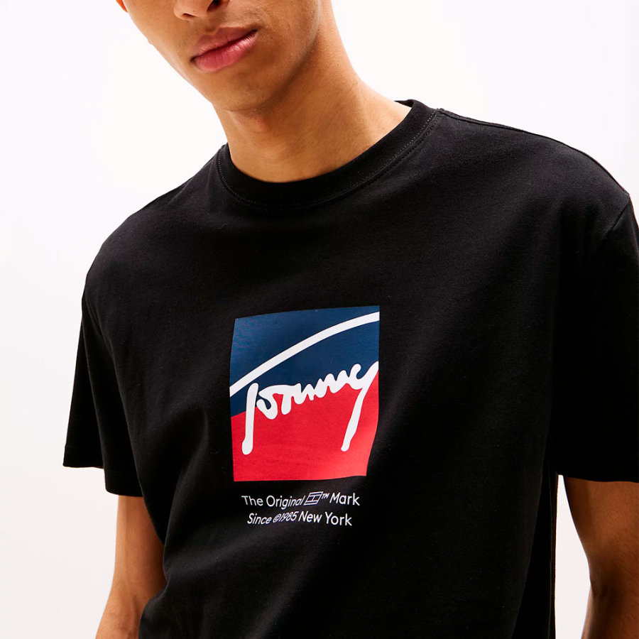 camiseta-con-logo-distintivo camiseta-con-logo-distintivo