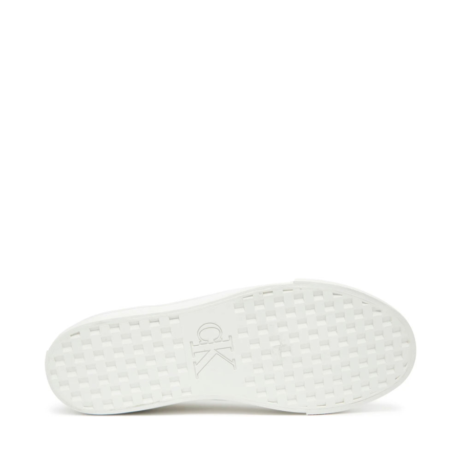 silberne-sneaker-mit-monogramm silberne-sneaker-mit-monogramm
