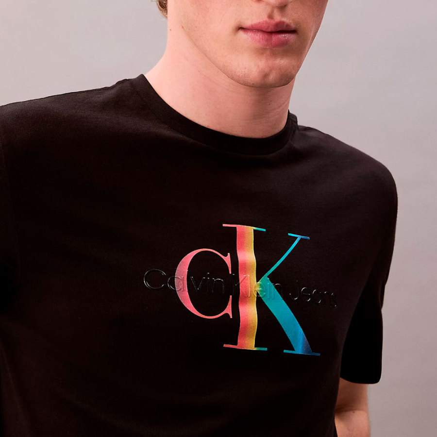 t-shirt-monogramme-arc-en-ciel-fierte t-shirt-monogramme-arc-en-ciel-fierte
