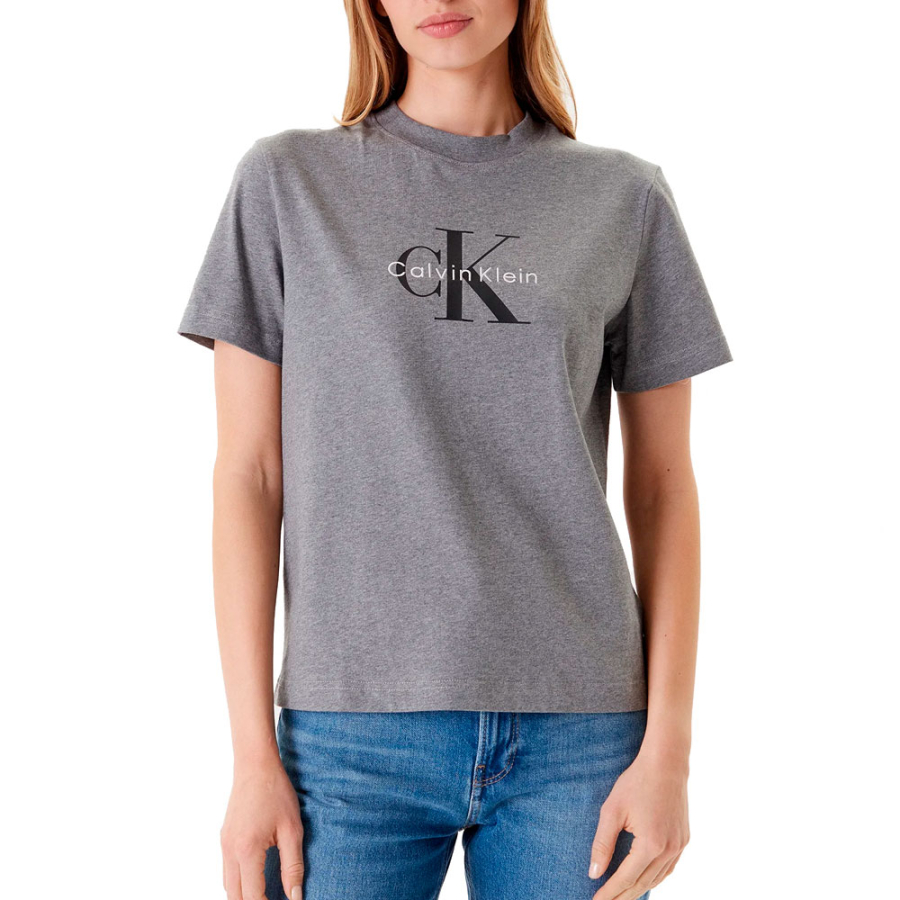 camiseta-com-logotipo-do-monograma camiseta-com-logotipo-do-monograma