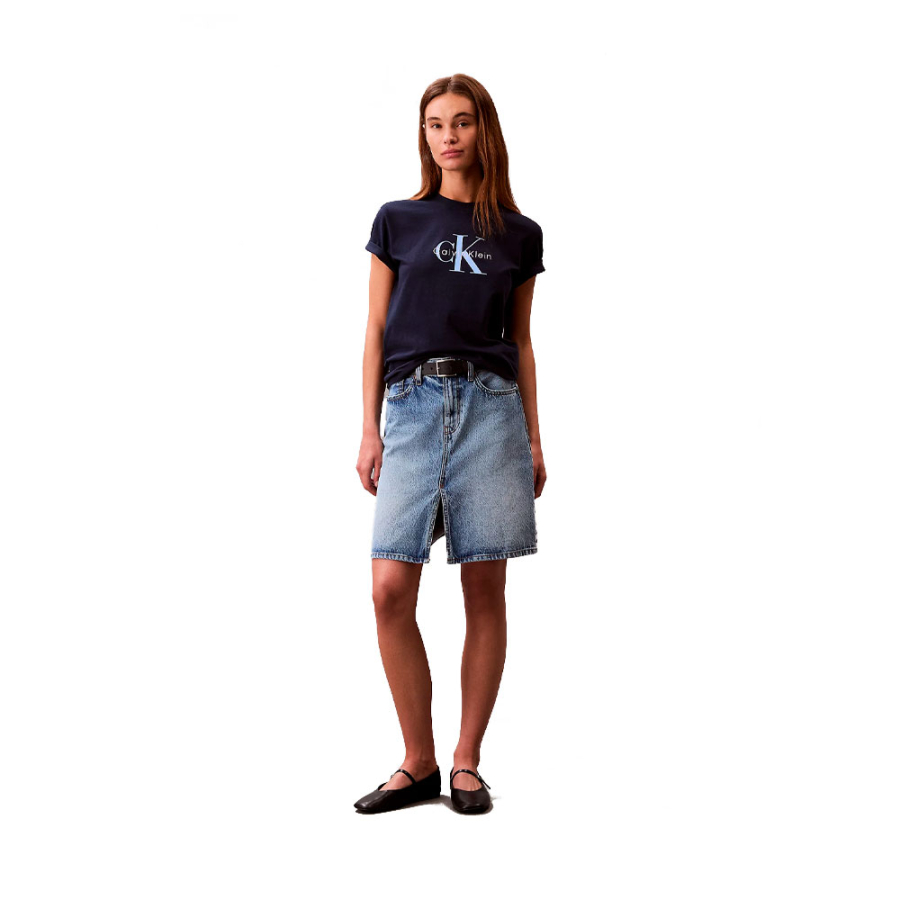 camiseta-com-logotipo-do-monograma camiseta-com-logotipo-do-monograma