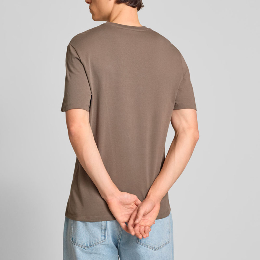glattes-t-shirt-mit-monogramm