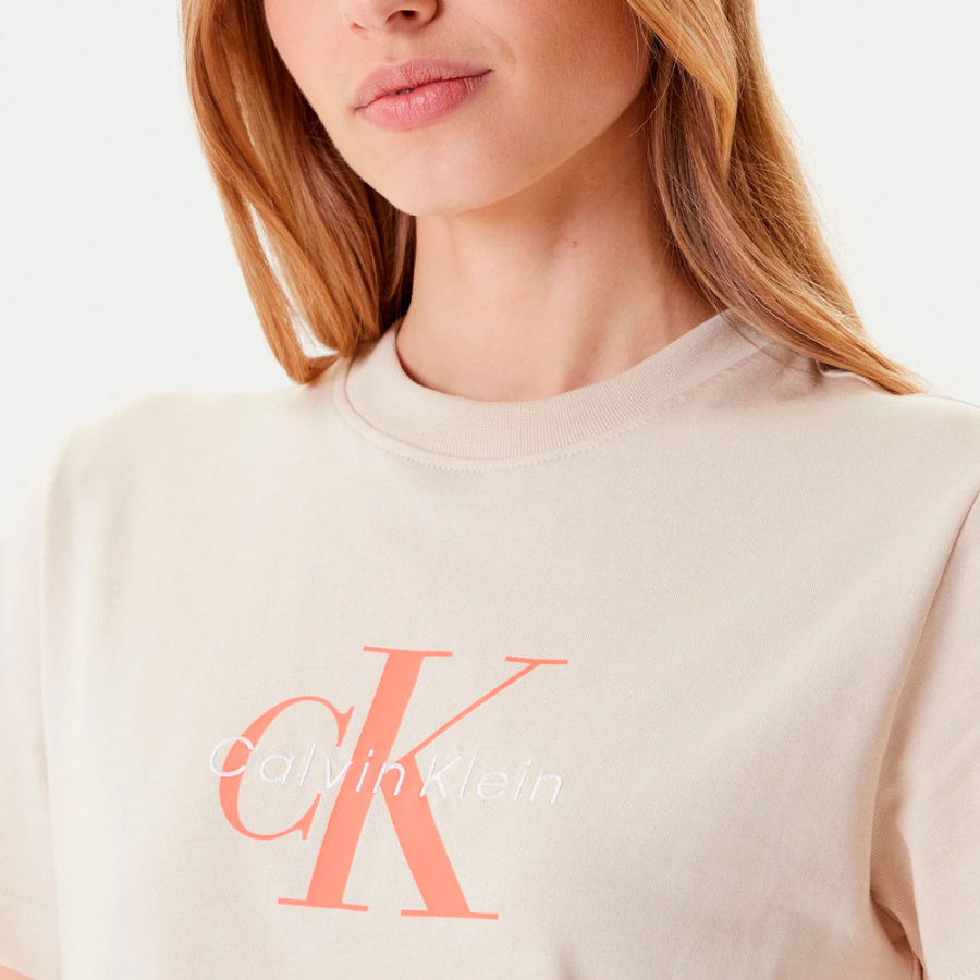 t-shirt-mit-monogramm-logo t-shirt-mit-monogramm-logo