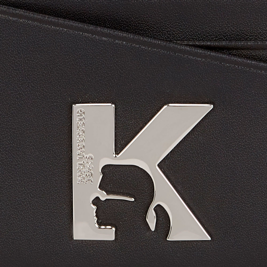 kartenhulle-aus-leder-mit-geo-muster kartenhulle-aus-leder-mit-geo-muster