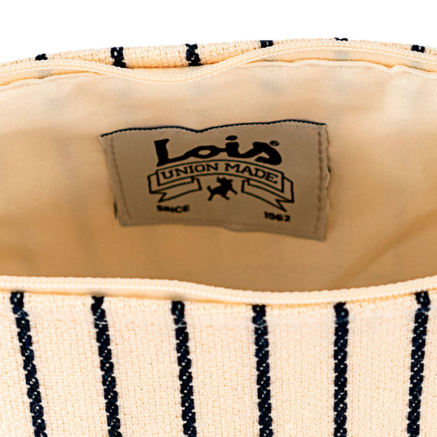 toiletry-bag-with-handle