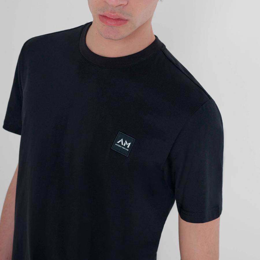 camiseta-de-corte-regular-com-patch-de-logotipo camiseta-de-corte-regular-com-patch-de-logotipo