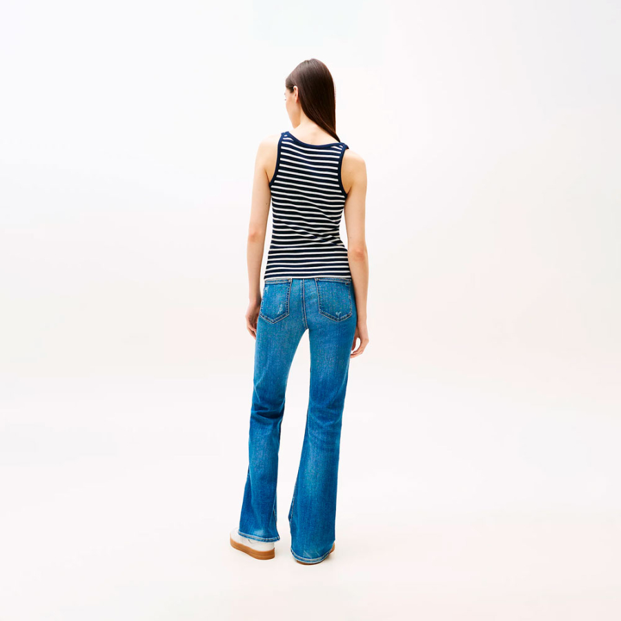 schmales-armelloses-t-shirt-mit-henley-ausschnitt schmales-armelloses-t-shirt-mit-henley-ausschnitt