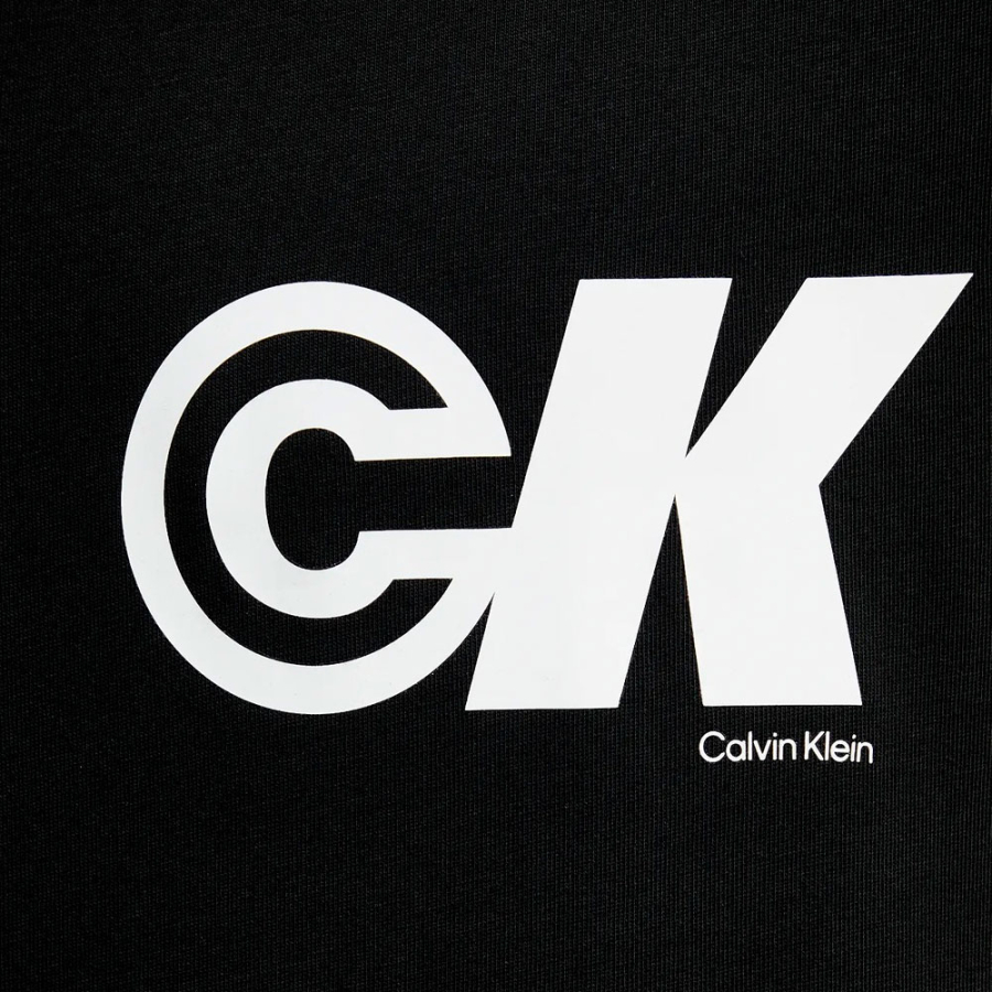 camiseta-con-logo-grafico-monograma-deportiva