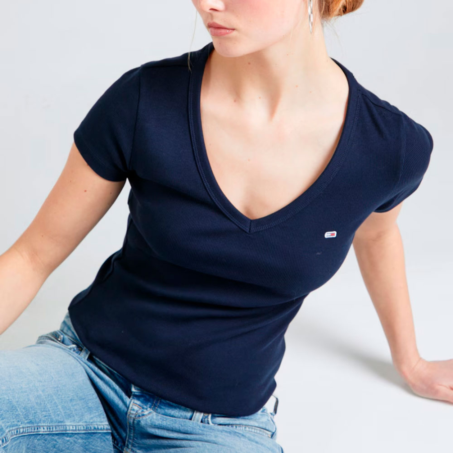 essential-t-shirt-mit-v-ausschnitt