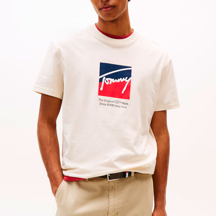camiseta-con-logo-distintivo