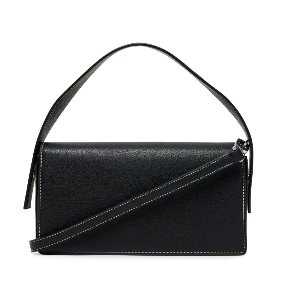 bolsa-com-alca-superior-e-logotipo-de-metal bolsa-com-alca-superior-e-logotipo-de-metal