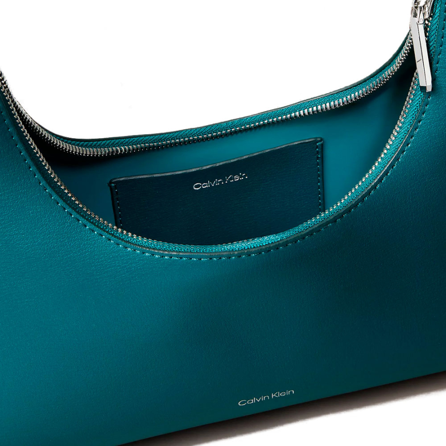 sac-a-bandouliere-avec-logo-en-feuille-metallique sac-a-bandouliere-avec-logo-en-feuille-metallique