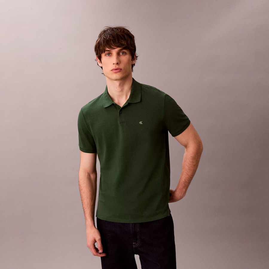 klassisches-poloshirt-aus-baumwollpique