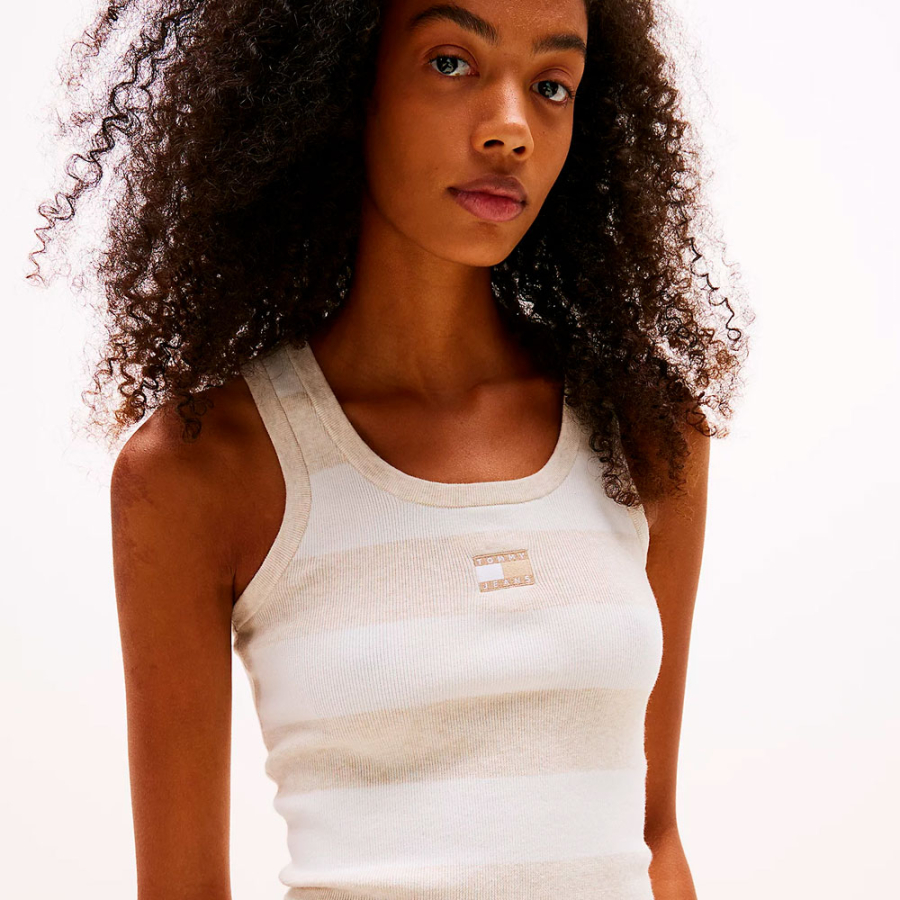 top-sin-mangas-de-corte-cropped-con-parche