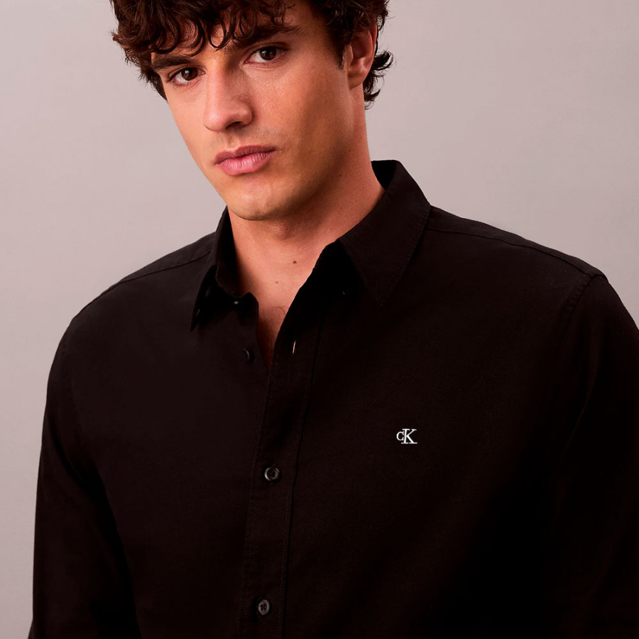 camisa-con-botones-oxford-clasica-de-color-liso
