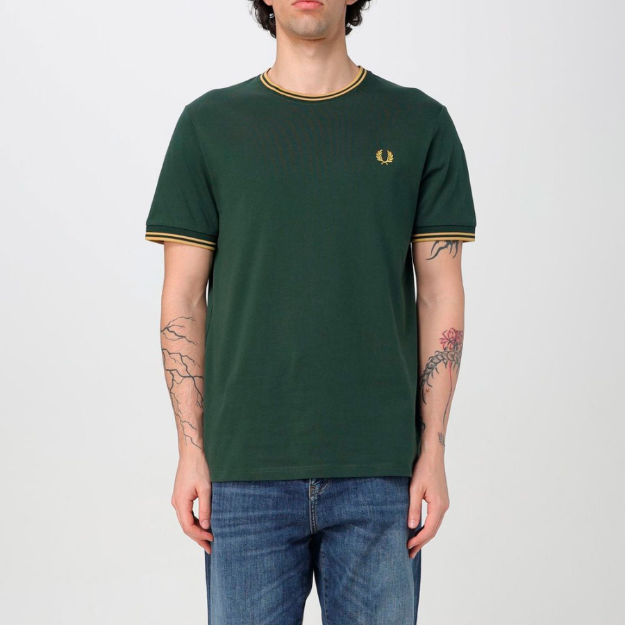 camiseta-con-el-ribete-con-dos-franjas camiseta-con-el-ribete-con-dos-franjas
