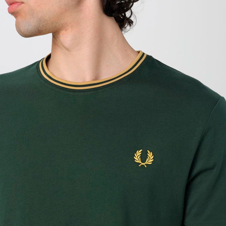 t-shirt-con-finiture-a-due-strisce t-shirt-con-finiture-a-due-strisce