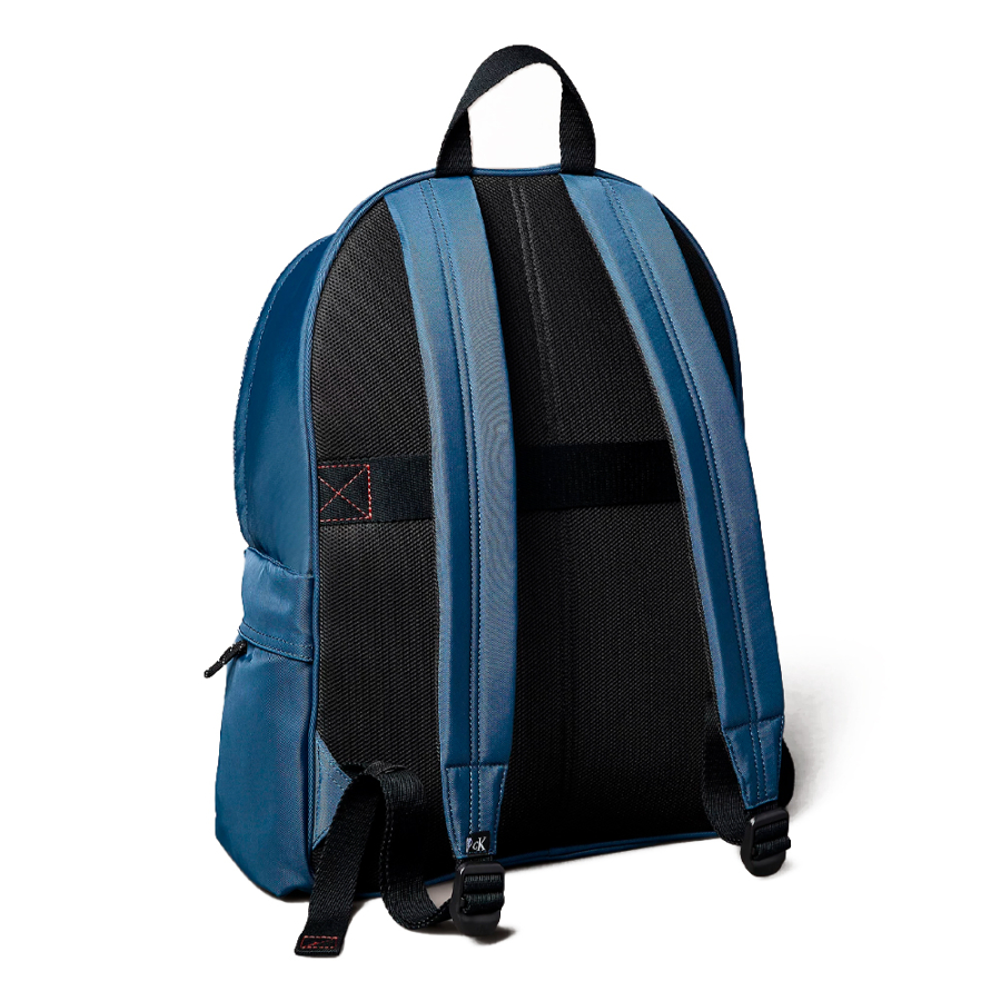 mochila-de-nylon-com-logotipo-de-monograma