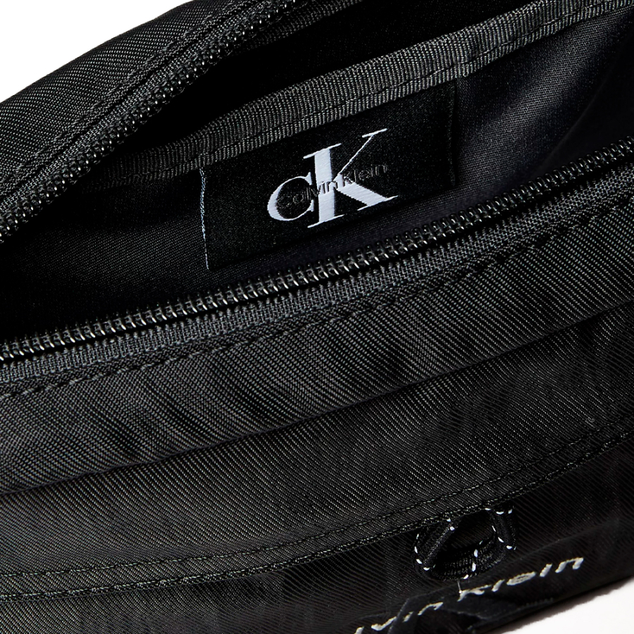 wasserabweisende-umhangetasche-aus-twill wasserabweisende-umhangetasche-aus-twill