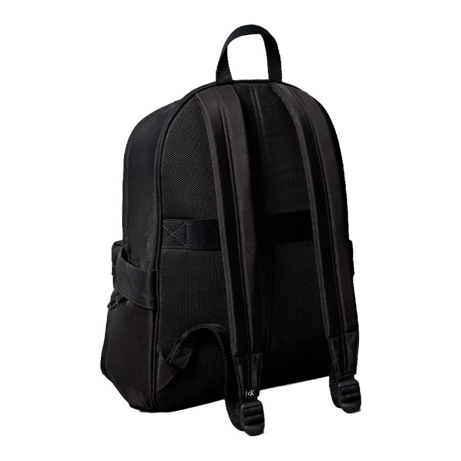 nylon-rucksack-mit-monogramm-logo nylon-rucksack-mit-monogramm-logo