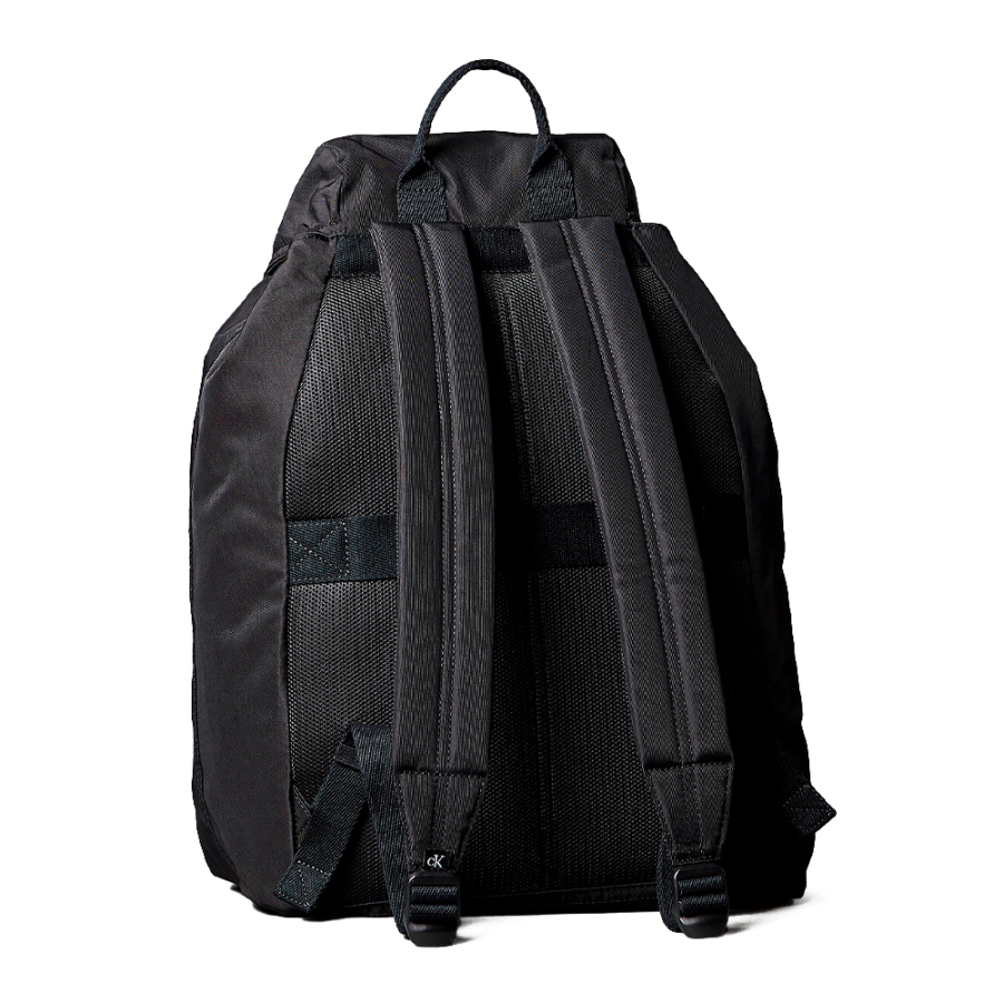 mochila-de-nylon-com-aba-e-logotipo-de-monograma
