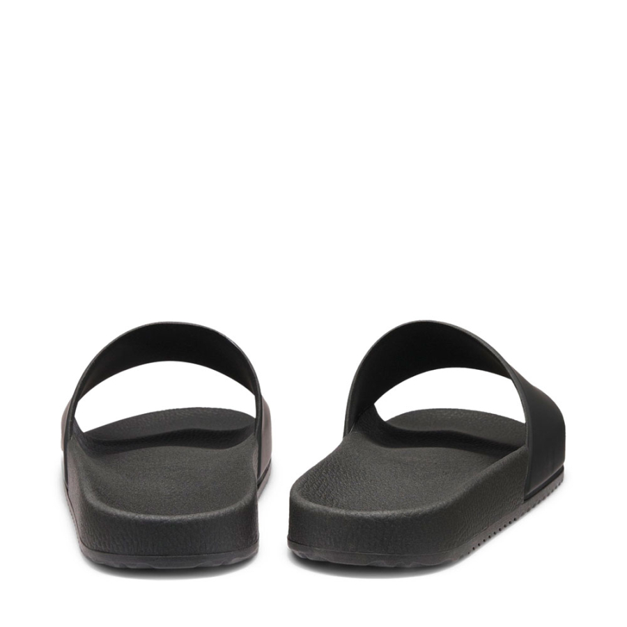 flip-flops-with-logo-on-the-strap