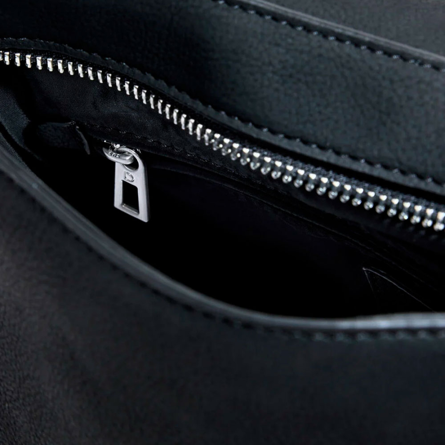 piccola-borsa-a-tracolla-effetto-pelle-borchiata piccola-borsa-a-tracolla-effetto-pelle-borchiata