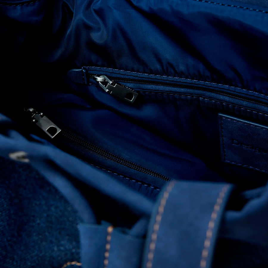 mochila-media-conversivel-em-jeans mochila-media-conversivel-em-jeans