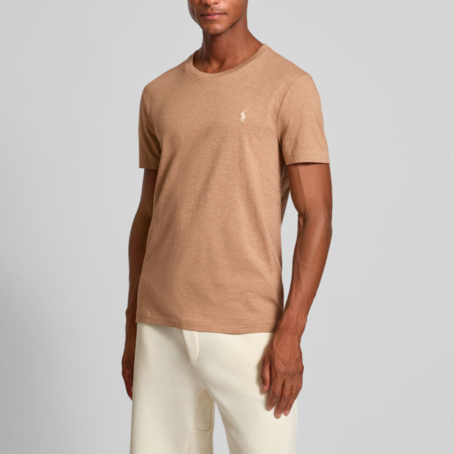 t-shirt-mit-gesticktem-logo t-shirt-mit-gesticktem-logo