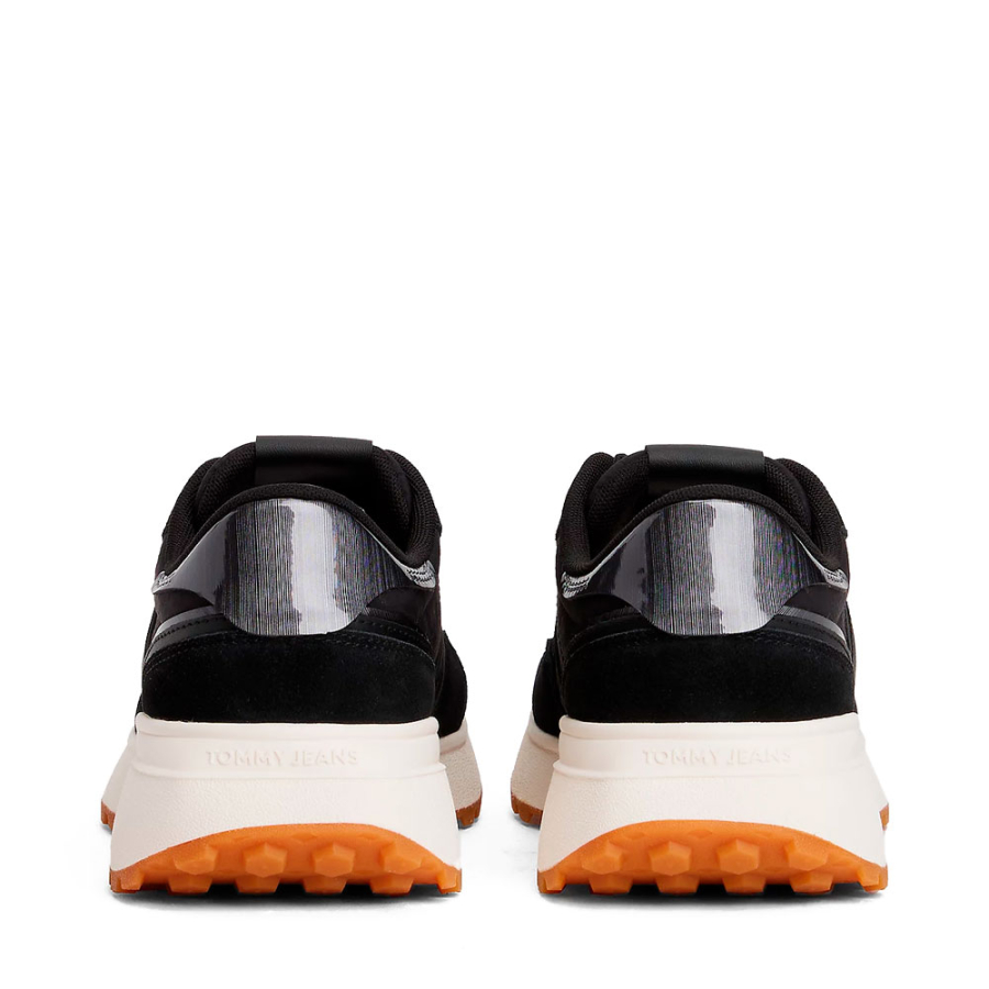 baskets-en-daim-avec-un-melange-de-textures