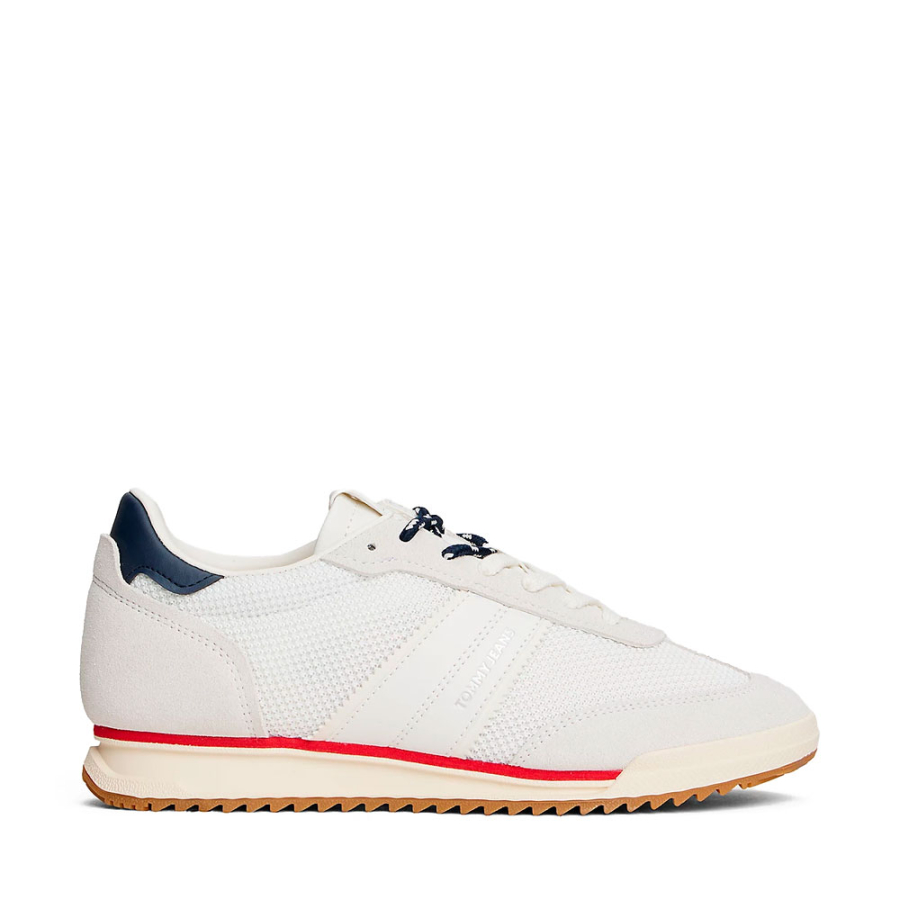 zapatillas-con-cordones-y-suela-dentada