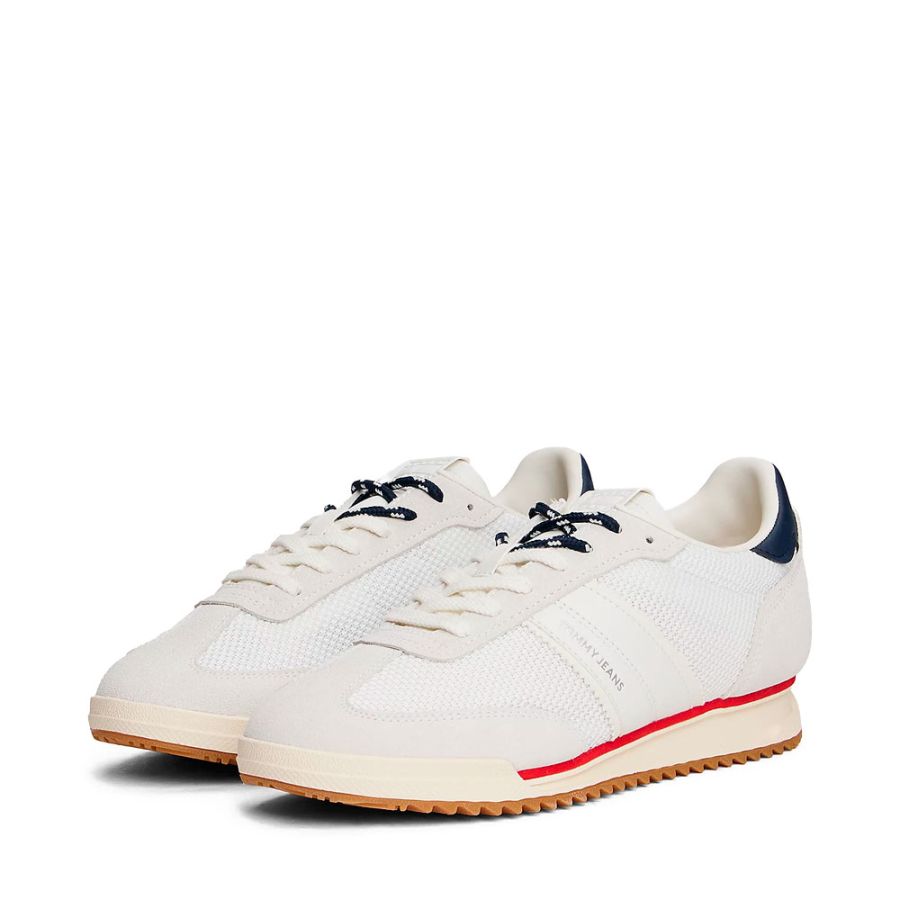 zapatillas-con-cordones-y-suela-dentada